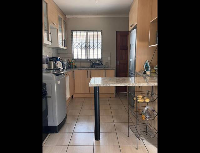 2 BEDROOM HOUSE FOR SALE IN GERMISTON SOUTH